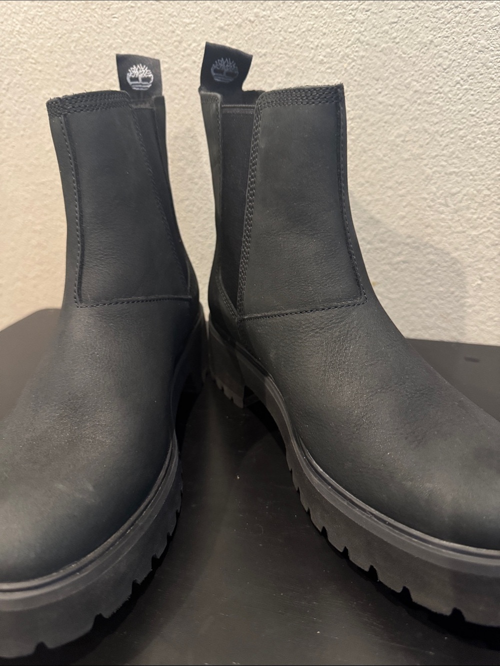 Timberland Black Nubuck Chelsea Lug Ankle Boots Womans 8.5 - Picture 3 of 12